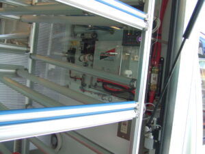シェルBOX内に装着した走行充電システムを含む各種電装
